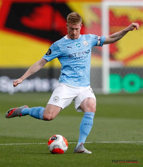 what position does kevin de bruyne play